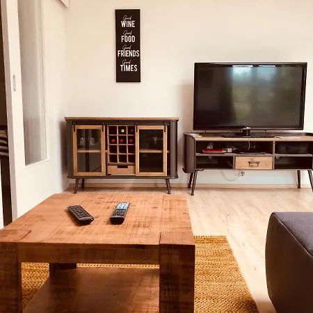Loft Mit 2 Schlafzimmern Und E- Ladestation شقة *