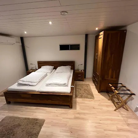 Loft Mit 2 Schlafzimmern Und E- Ladestation Apartmán